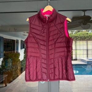 Athleta Puffer Vest In Burgundy Size XL